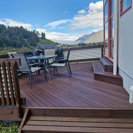 Hot Tub And Views Over Central Queenstown - Entire Holiday House Exterior foto