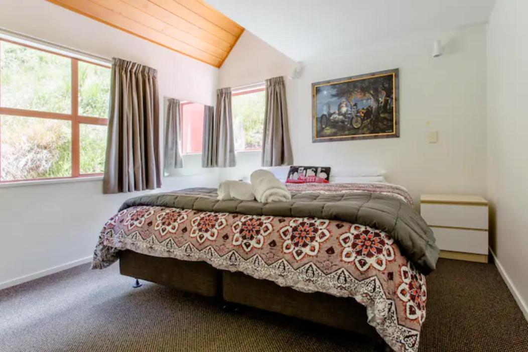 Hot Tub And Views Over Central Queenstown - Entire Holiday House Exterior foto