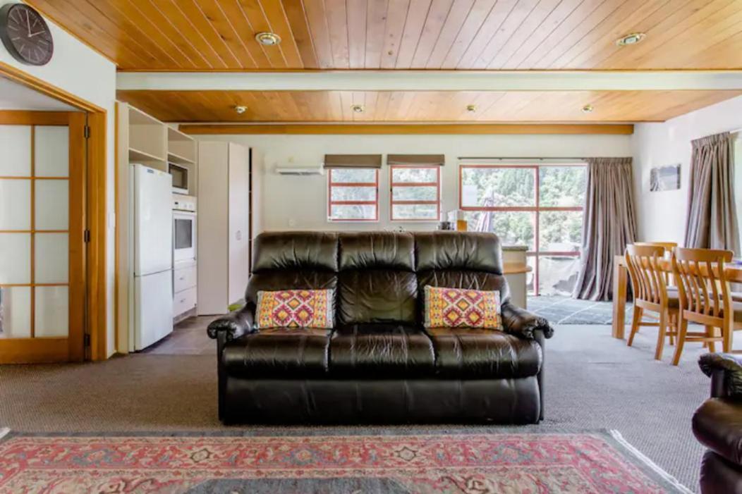 Hot Tub And Views Over Central Queenstown - Entire Holiday House Exterior foto